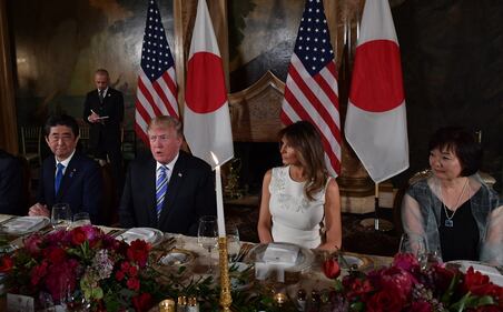 Melania Trump, fascino bianco col premier giapponese 18