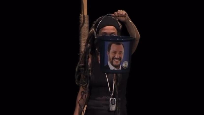 Quello spettacolo pagato dal Pd per esaltare Carola e ridicolizzare Salvini