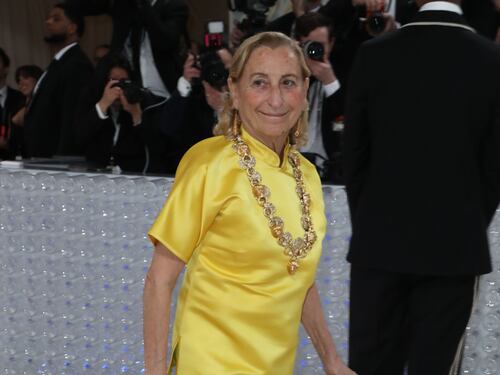 Versace torna in Italia grazie a Prada