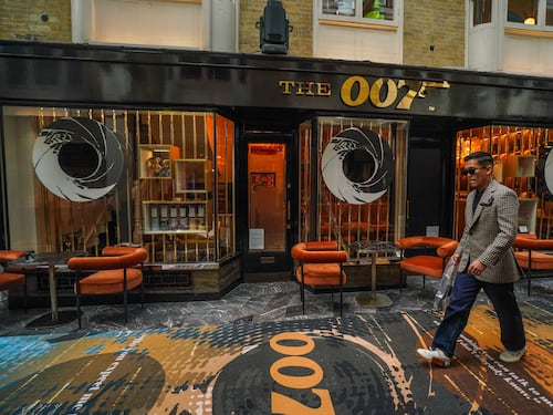James Bond, chi sarà il nuovo volto? È corsa a tre, ecco tra chi