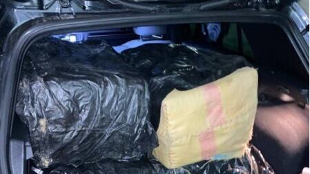 Auto stracarica, scatta controllo: 226 kg di droga. Nei guai marocchino