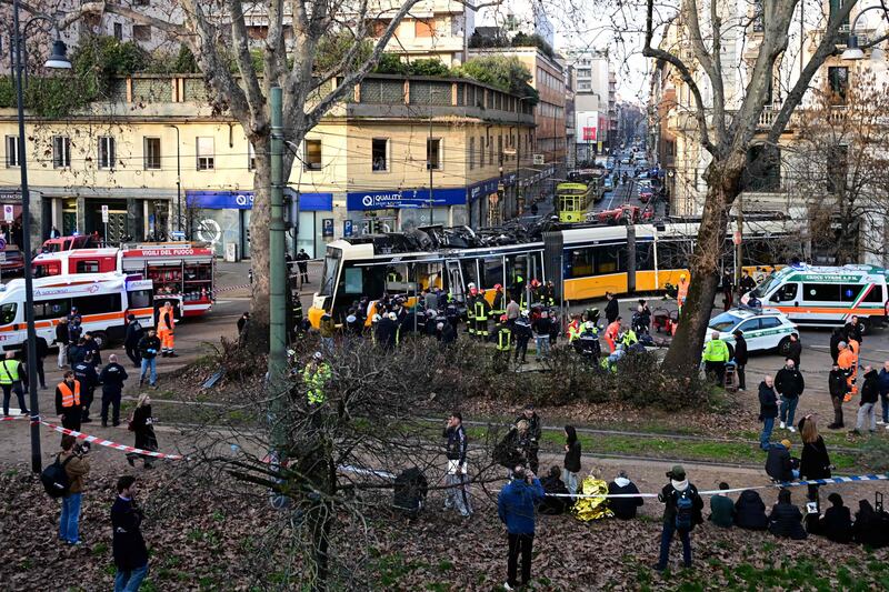 Tram deragliato, le foto dei feriti 4