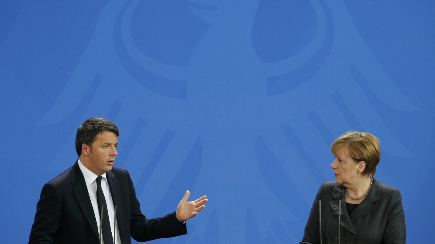 Renzi strepita in Europa ma poi firma sempre tutto