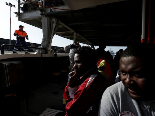 In manette il parroco: soldi per l'assistenza spirituale dei migranti