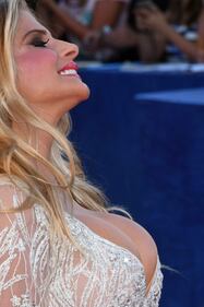 Francesca Cipriani, seno esplosivo a Venezia 10