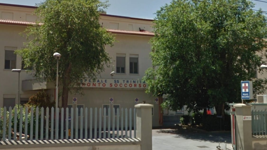 Sfonda la porta di casa e pesta a sangue la ex: nigeriano in fuga