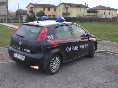 A 13 anni accoltellata da due coetanee