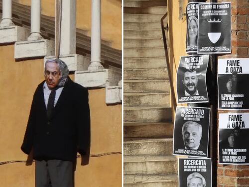 "L'avevamo promesso...". E gli attivisti "impiccano" Netanyahu in piazza del municipio