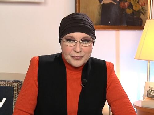 Il dramma di Eleonora Giorgi: "La chemio mi ha indebolita, devo prendere la sedia a rotelle". Una tac prima di Natale