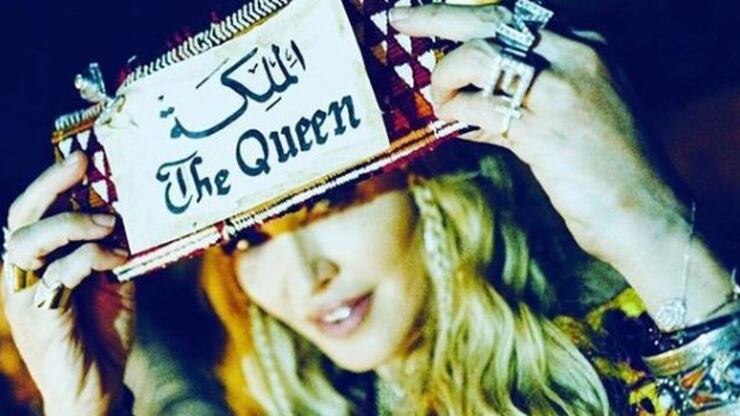 60 anni e non sentirli: Madonna festeggia come una regina berbera a Marrakesh