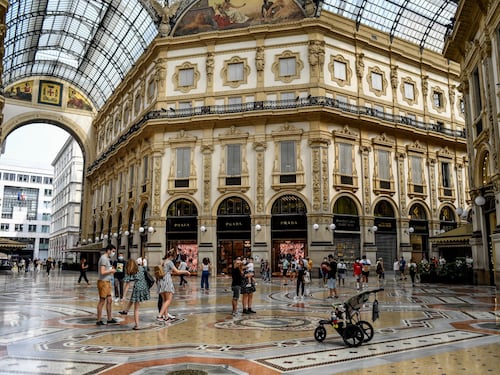 Arriva la resa al Comune dei ristoranti in Galleria: "Chiusi fino a settembre"