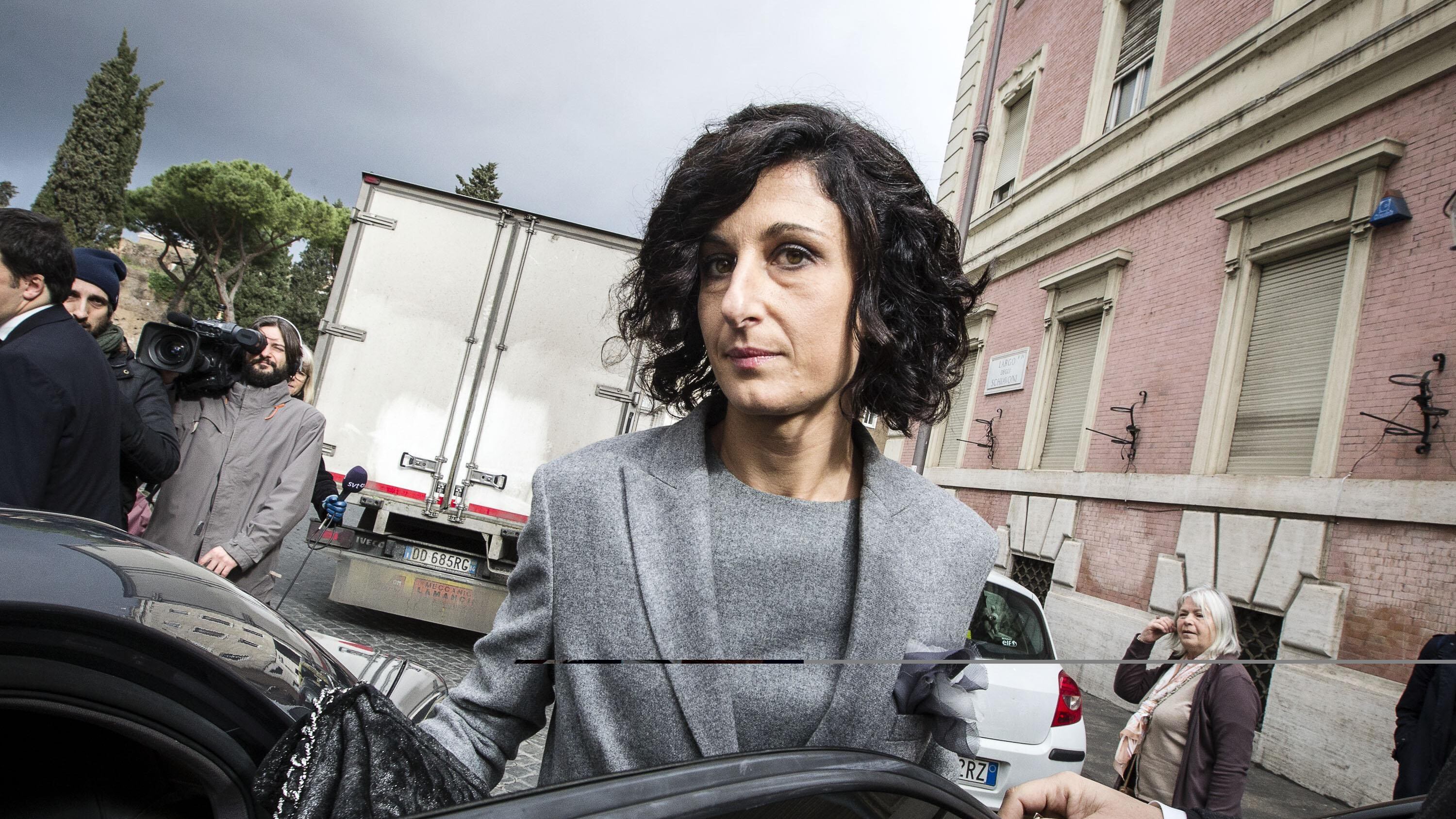 La denuncia del leghista: "Ho visto la moglie di Renzi sfrecciare con 4 auto blu"
