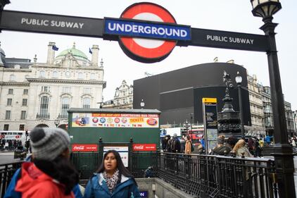 Londra, spenti per restyling i celebri schermi di Piccadilly Circus 2