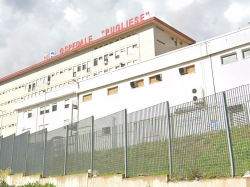 Tragedia a Catanzaro: bimba cade dalla finestra, è grave. La madre si uccide in ospedale