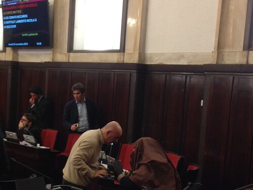 Contro le moschee a Milano leghista in Aula con il burqa: "Siamo pronti alle crociate"