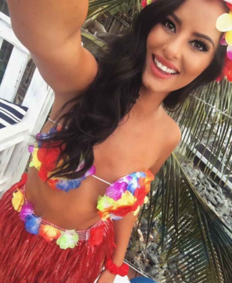 Playmate nuda sul vulcano sacro, le foto 15