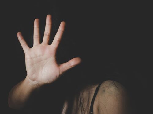 Arezzo, 19enne barbaramente stuprata: è caccia al romeno in fuga