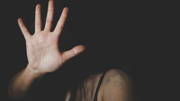 Arezzo, 19enne barbaramente stuprata: è caccia al romeno in fuga