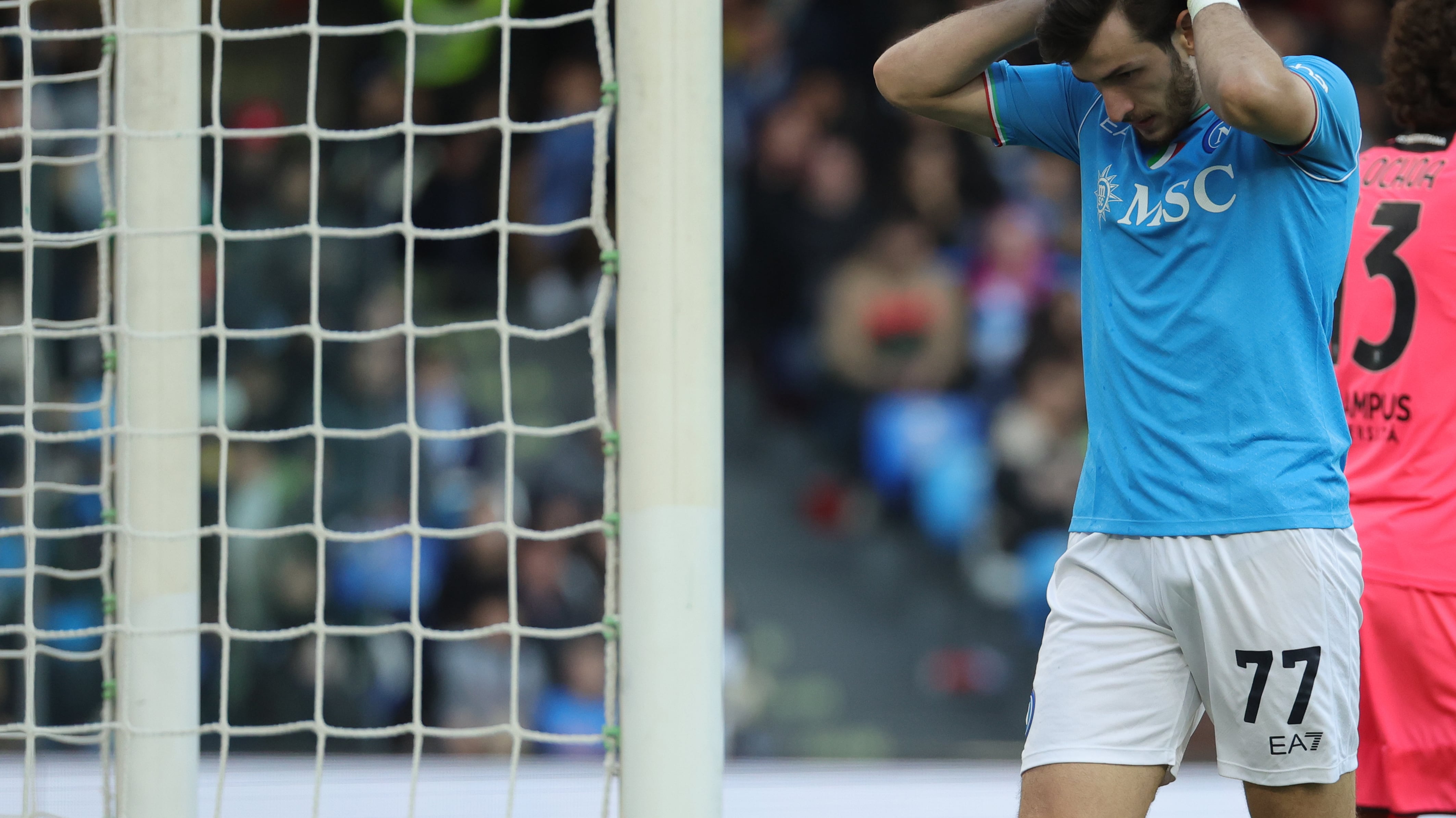 Kvaratskhelia, Theo Hernandez. A parole è un fuggi fuggi