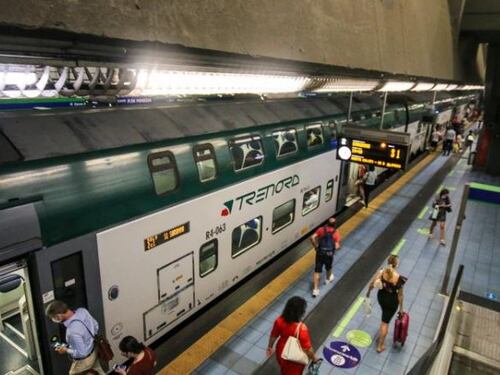 Capotreno fuori servizio preso a bottigliate per vendetta