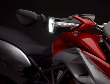 MV Agusta Rivale 800 6