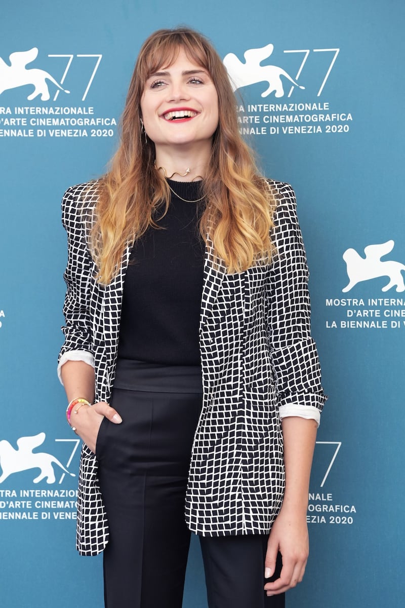 Sul red carpet di Venezia tra scolli vertiginosi e mise monacali 12