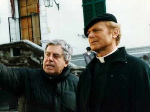 Addio a Enrico Oldoini: è morto il regista di Don Matteo e cinepanettoni