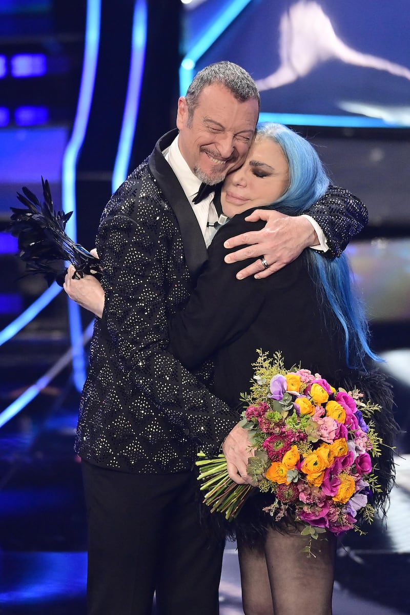 Sanremo 2024: ecco il look della finalissima del Festival di Loredana Berté 1