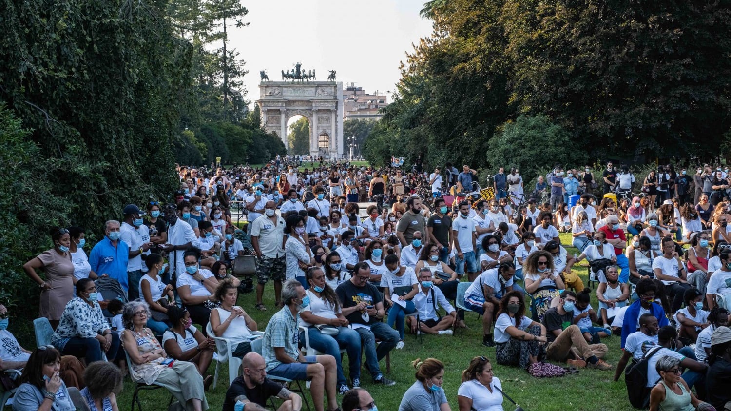 Movida selvaggia al parco, è polemica
