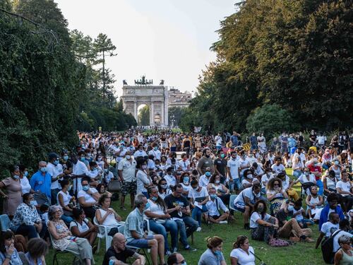 Movida selvaggia al parco, è polemica