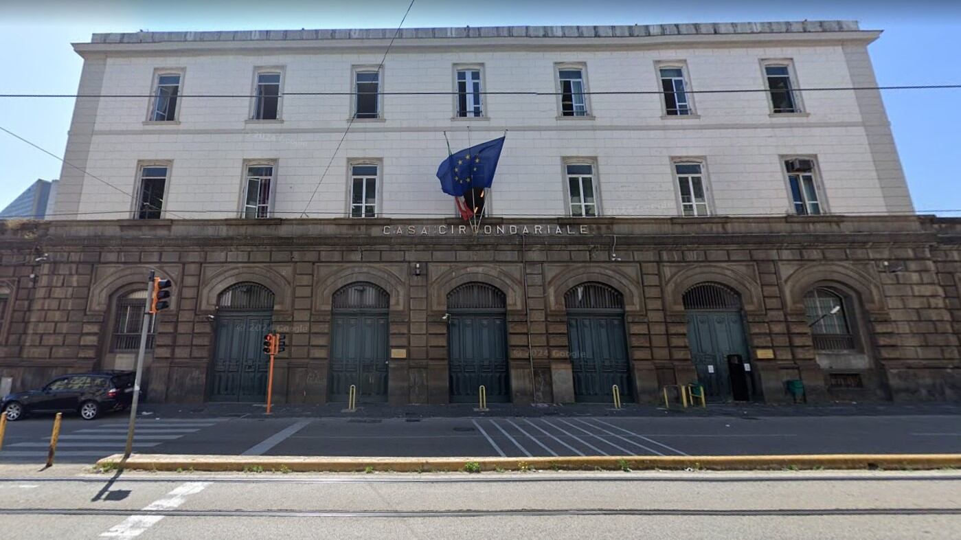 Le consegne col drone nel carcere di Napoli: così arrivano telefoni e droga