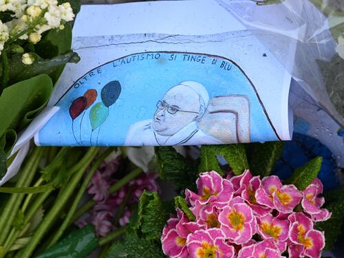 "Francesco testimone di serenità. E continua a spendersi per tutti noi. Disegni dei bimbi da tutto il mondo"