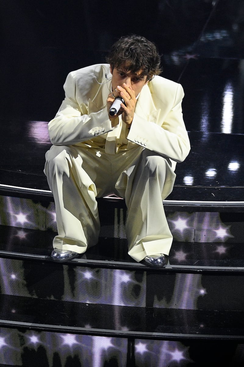 Sanremo 2024: ecco il look della prima serata del Festival di Sangiovanni 3