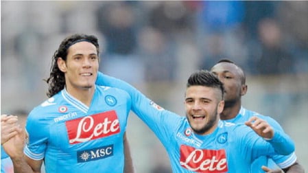 Napoli conquista il fortino Parma e torna l'anti Juve