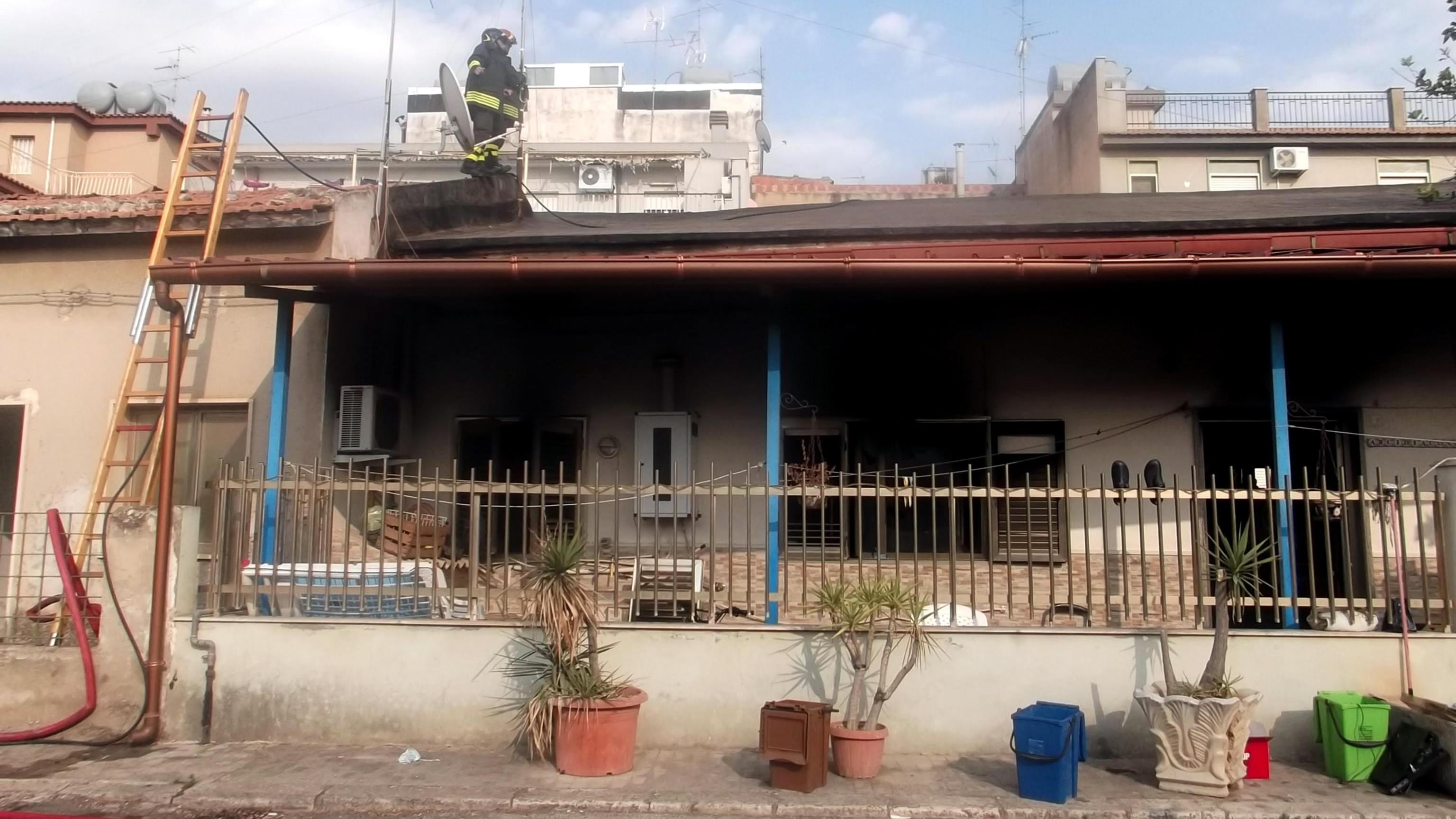 Comiso, 21enne dà fuoco e uccide il padre