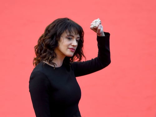 "La Argento accusata di violenza sessuale da un minore. Gli ha versato 380mila dollari"