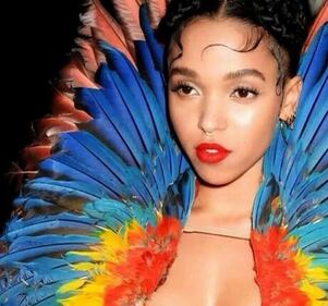 Met Gala, FKA twigs e il vestito col pene 5