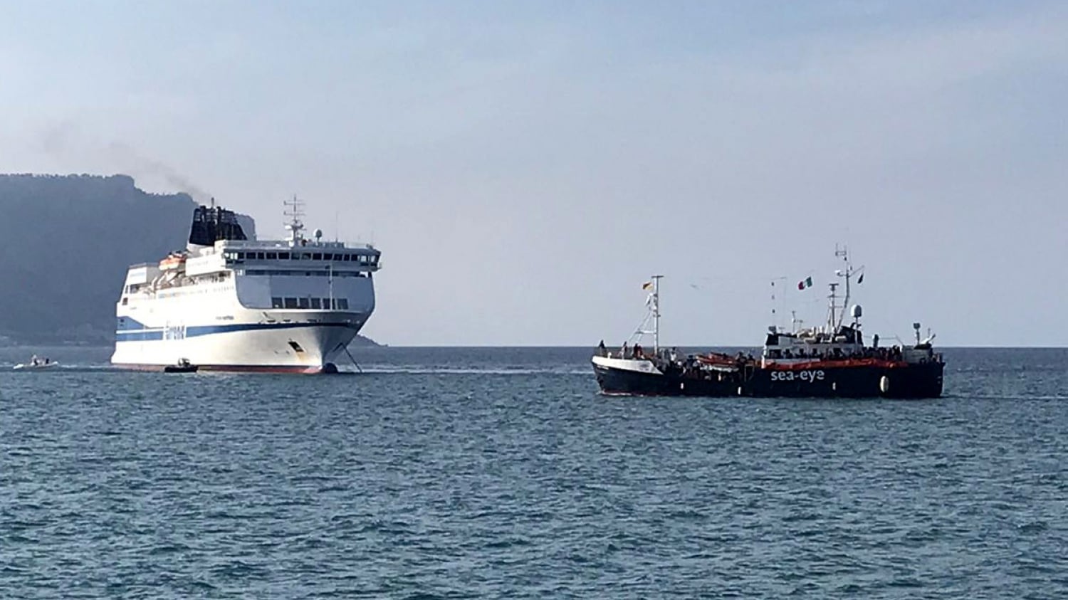 Cabine singole e cibo "etnico" per i migranti in quarantena