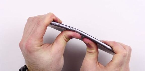 E' già "bend gate". L'iPhone6 si piega in tasca 4