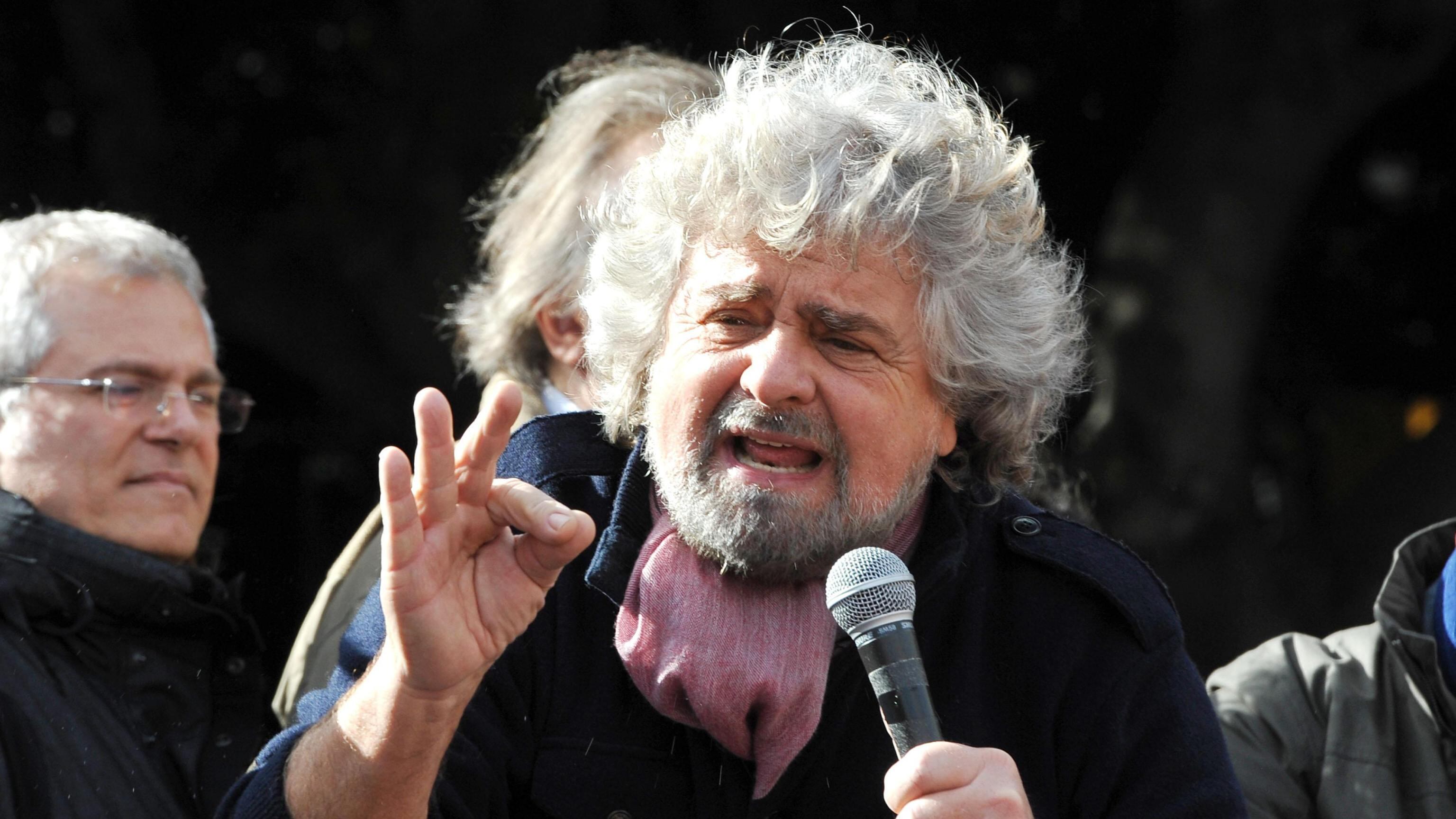 Cambio di strategia: Grillo torna in tv, domenica intervista a Sky