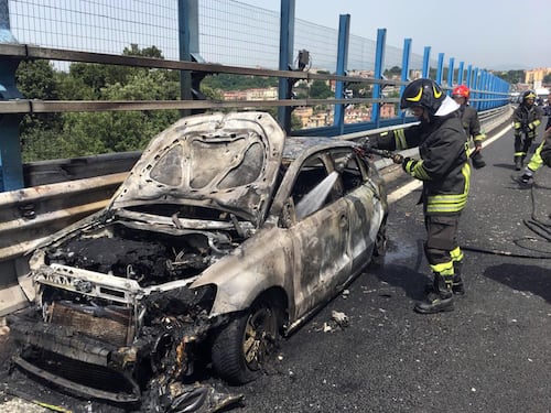 Auto prototipo esplosa, morto anche il tirocinante