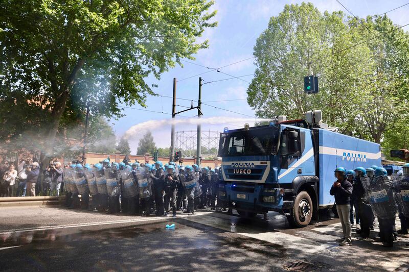 Torino, le foto delle violenze 1