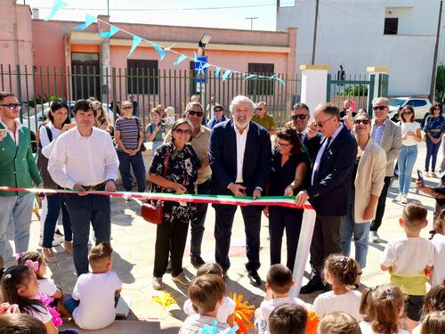 Emiliano inaugura la scuola no gender