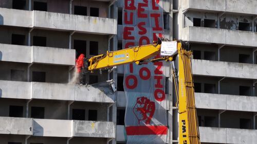 Scampia, al via l'abbattimento della vela verde 9