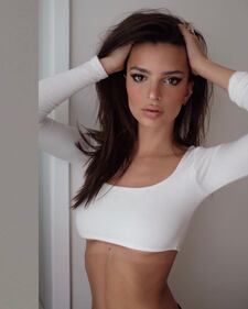 Emily Ratajkowski incanta i suoi follower: ecco alcuni scatti della modella 2