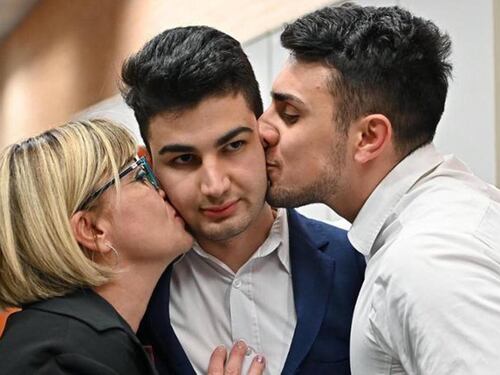 Uccise il papà violento, Alex assolto. "Ora cerco il mio posto nel mondo"