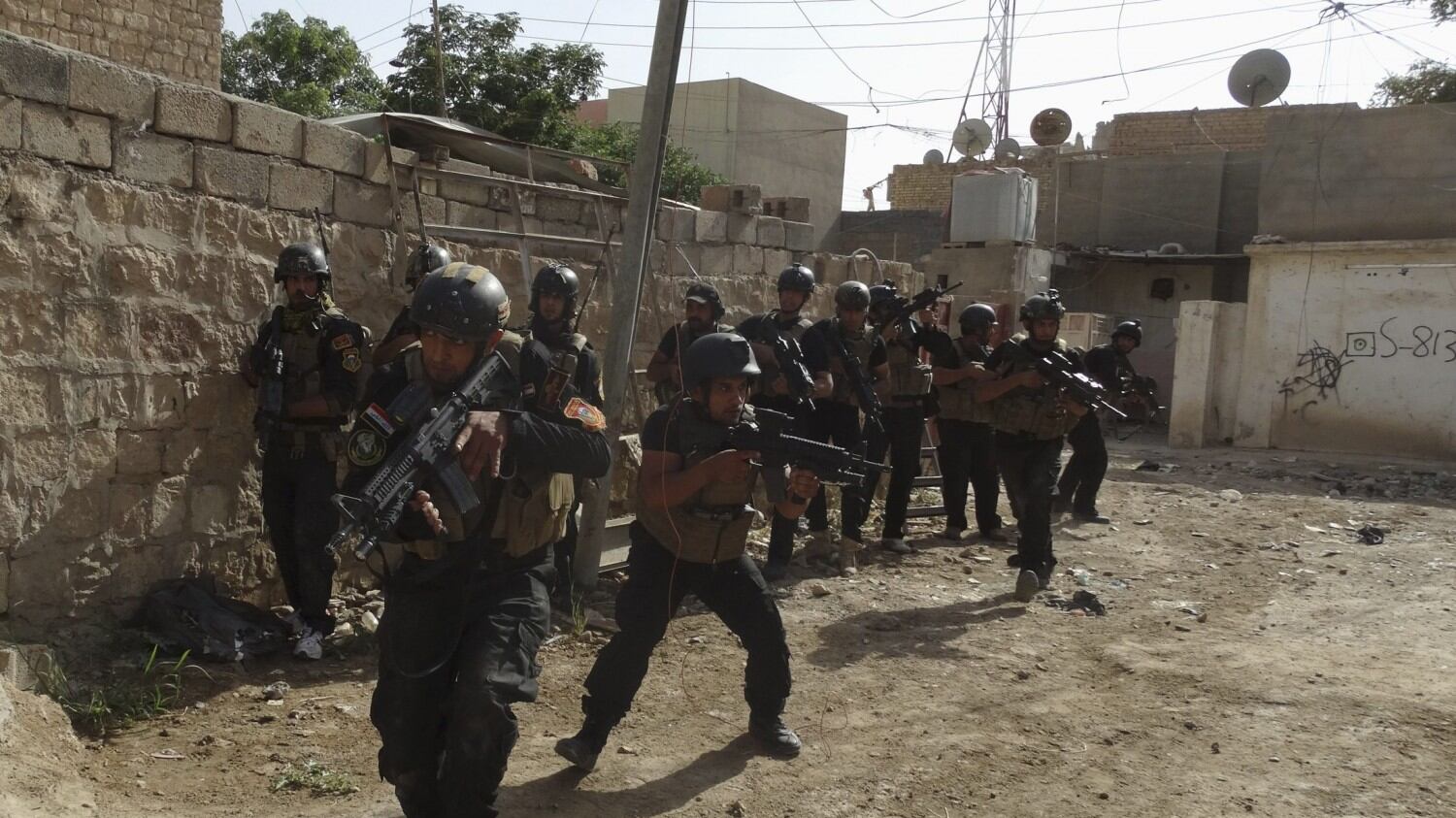 Irak, l'esercito si ritira da 3 città. Khamenei: "No a intervento Usa"