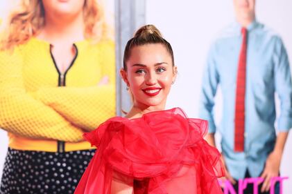 Miley Cyrus e altre star alla prima di "Non è romantico?" 4