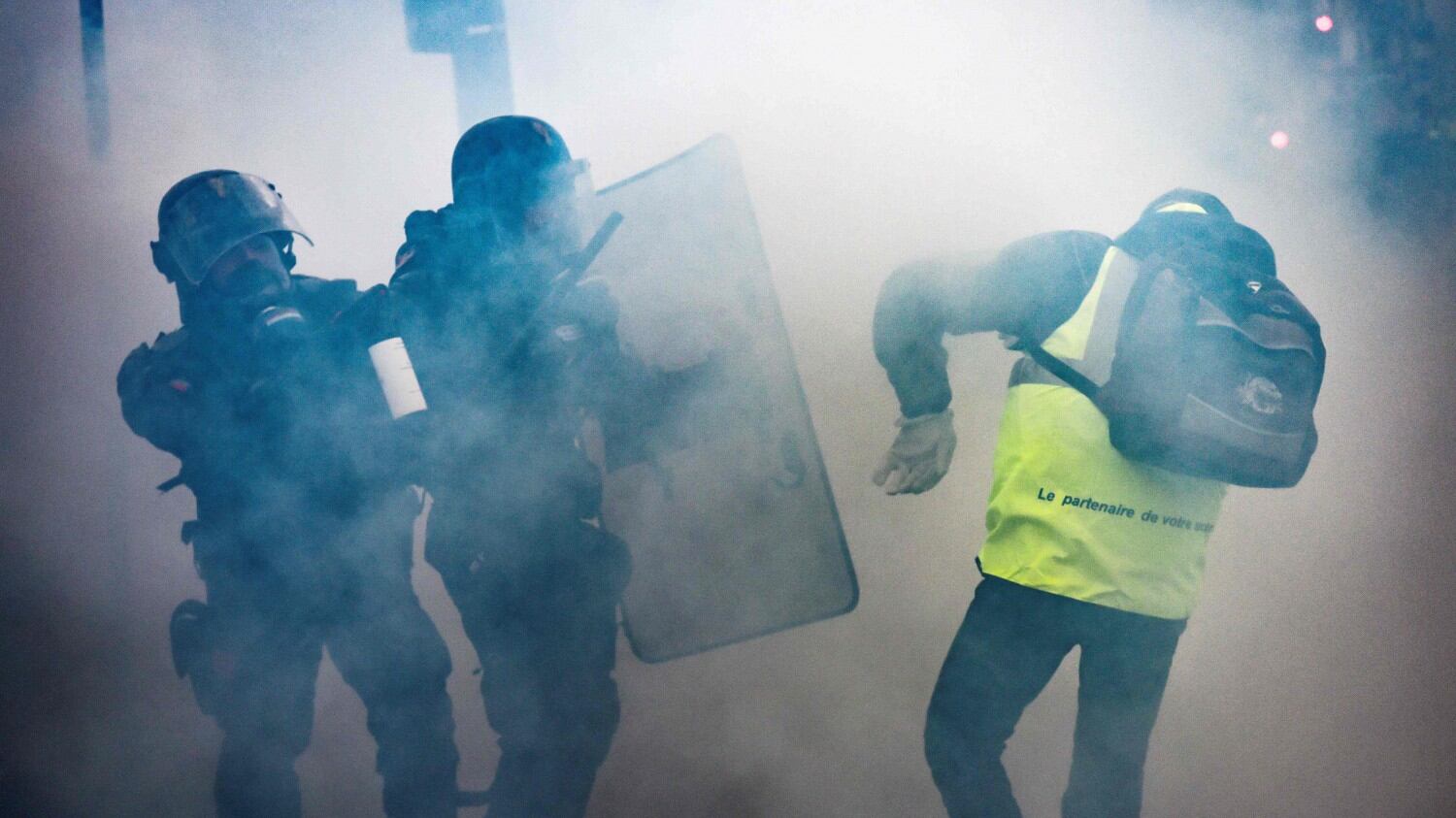 Minacce di morte ai gilet gialli. E salta l'incontro con il governo