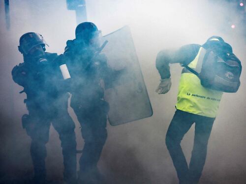 Minacce di morte ai gilet gialli. E salta l'incontro con il governo